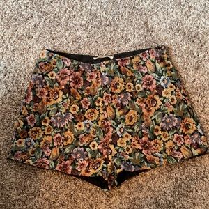 Women’s Mustard Seed flower shorts size M